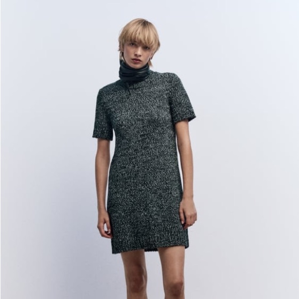 Twisted yarn knit mini dress